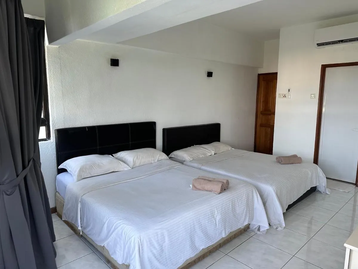 Beach Resort 19 Home Stay Sri Sayang Apartment Batu Ferringhi 3Bedroom 0*,  Malaisie