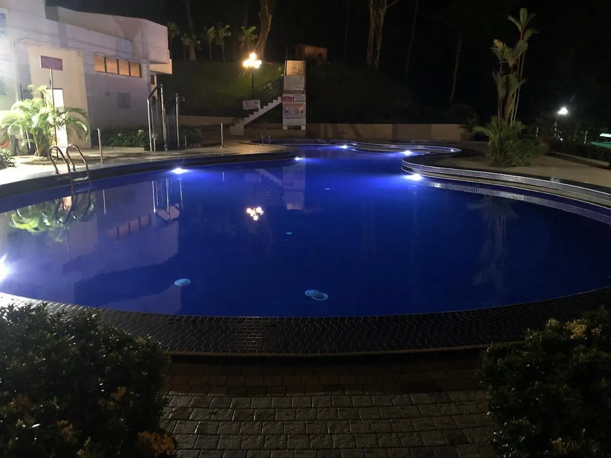 Beach Resort 19 Home Stay Sri Sayang Apartment Batu Ferringhi 3Bedroom 0*,  马来西亚