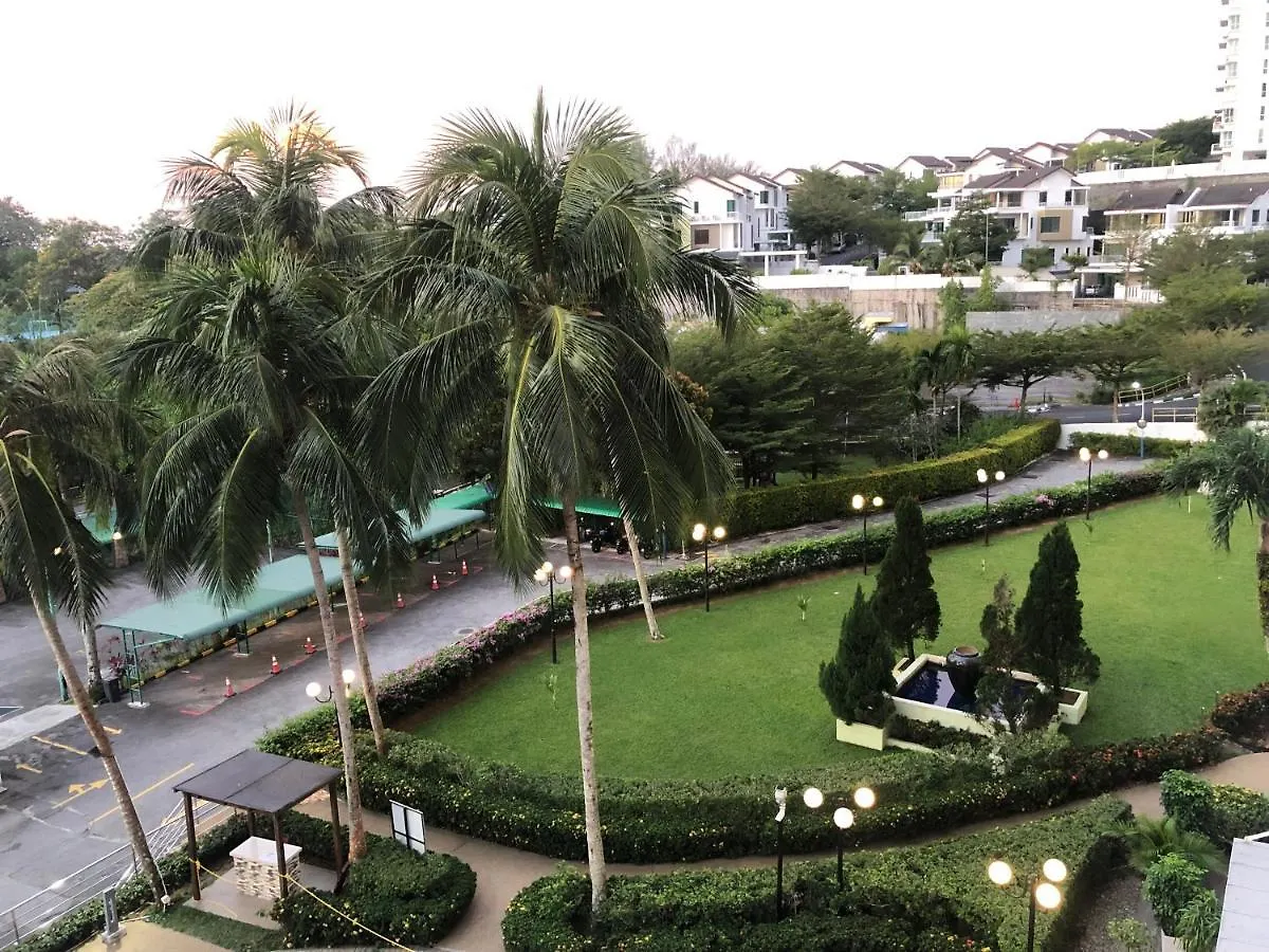 Beach Resort 19 Home Stay Sri Sayang Apartment Batu Ferringhi 3Bedroom 0*,