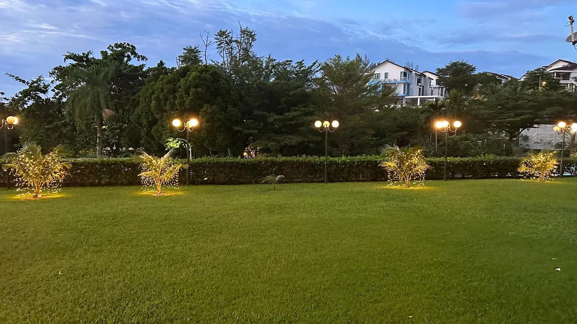 Beach Resort 19 Home Stay Sri Sayang Apartment Batu Ferringhi 3Bedroom 0*,  马来西亚